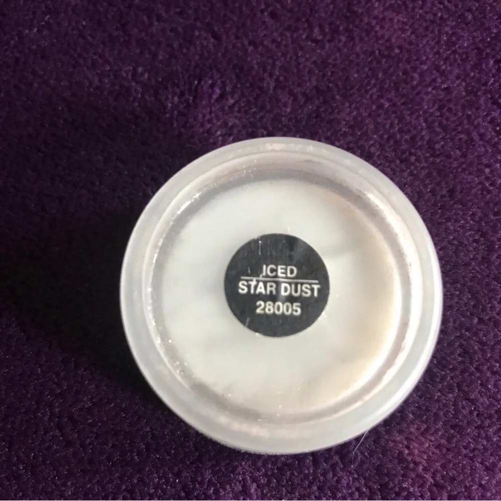 Studio White Pressed Powder — Compact Face Highlighter, “Iced Star Dust”